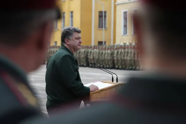 «Сьогодні українці об’єднались в єдину родину у Вітчизняній війні 2014 року», - Петро Порошенко — фото 1