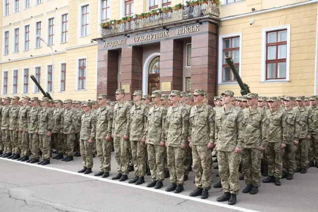 «Сьогодні українці об’єднались в єдину родину у Вітчизняній війні 2014 року», - Петро Порошенко — фото 2