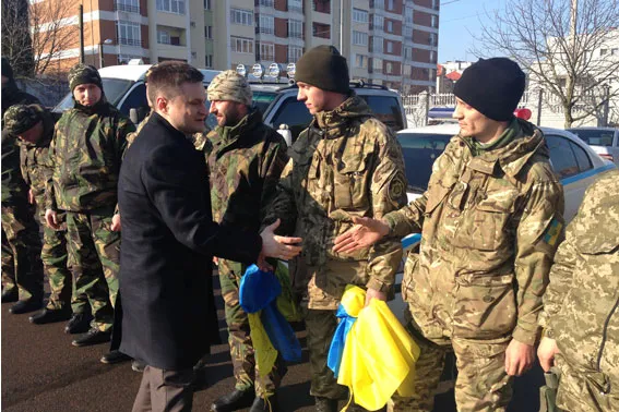 Сьогодні додому із зони АТО повернулися працівники Державтоінспекції Львівщини (фото) — фото 2