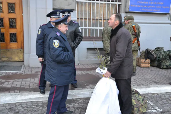 На Львівщину повернувся зведений загін правоохоронців, які протягом місяця несли службу у Донецькій області (фоторепортаж) — фото 2