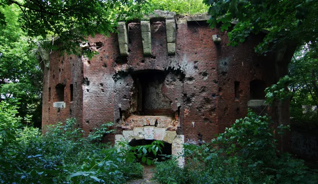 Львівську цитадель облюбували наркомани — фото 2